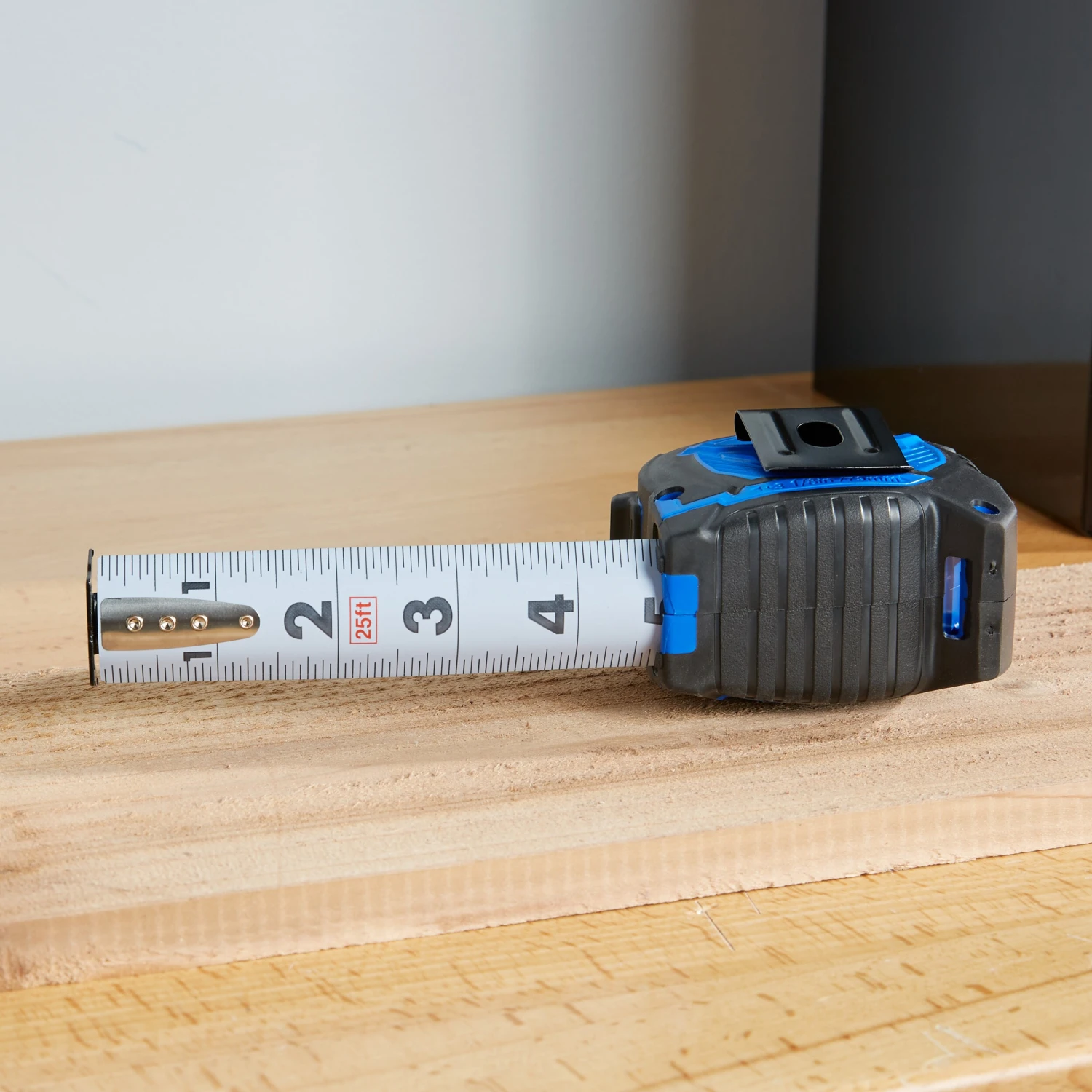 Kobalt Tape Measures 25 Ft. Kobalt Compact Magnetic Wide Blade 3 Kobalt Tape Measures 25 Ft. Kobalt Compact Magnetic Wide Blade - Image 3