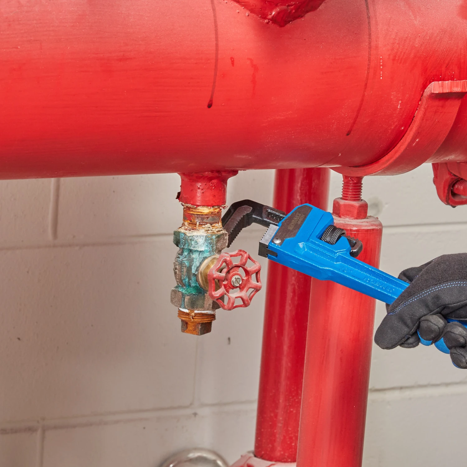 Kobalt Pipe Wrenches 10-in Cast Iron Pipe Wrench 3 Kobalt Pipe Wrenches 10-in Cast Iron Pipe Wrench - Image 3