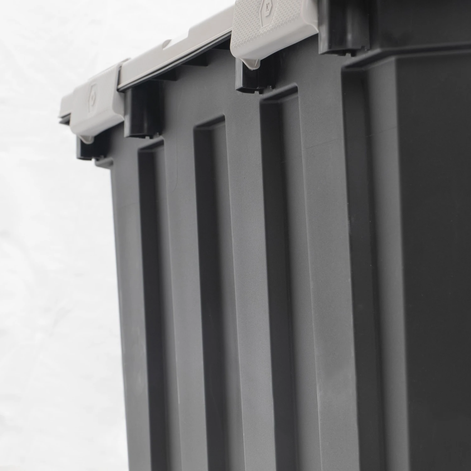 Kobalt Plastic Storage Totes X-large 24-Gallon (96-Quart) Grey Heavy Duty Tote with Latching Lid 9 Kobalt Plastic Storage Totes X-large 24-Gallon (96-Quart) Grey Heavy Duty Tote with Latching Lid - Image 9