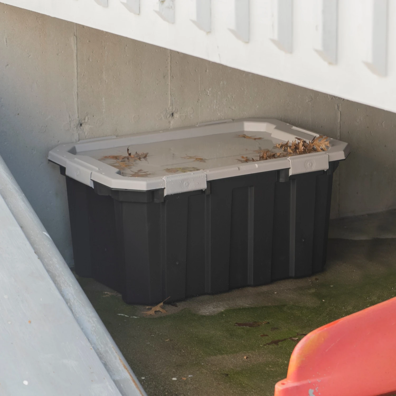 Kobalt Plastic Storage Totes X-large 24-Gallon (96-Quart) Grey Heavy Duty Tote with Latching Lid 15 Kobalt Plastic Storage Totes X-large 24-Gallon (96-Quart) Grey Heavy Duty Tote with Latching Lid - Image 15