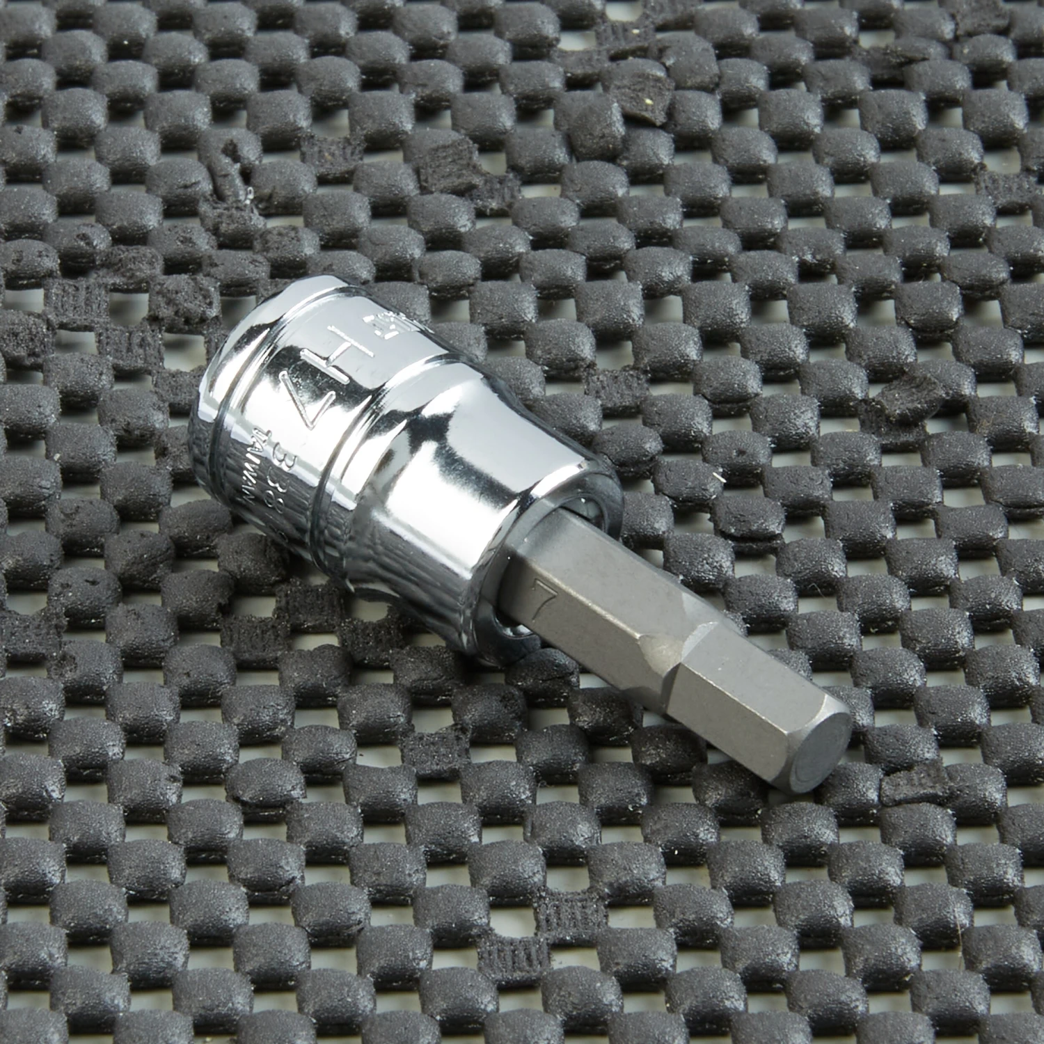 Kobalt Driver Sockets & Sets 3/8-in Drive 7-mm Hex Bit Metric Driver Socket 3 Kobalt Driver Sockets & Sets 3/8-in Drive 7-mm Hex Bit Metric Driver Socket - Image 3