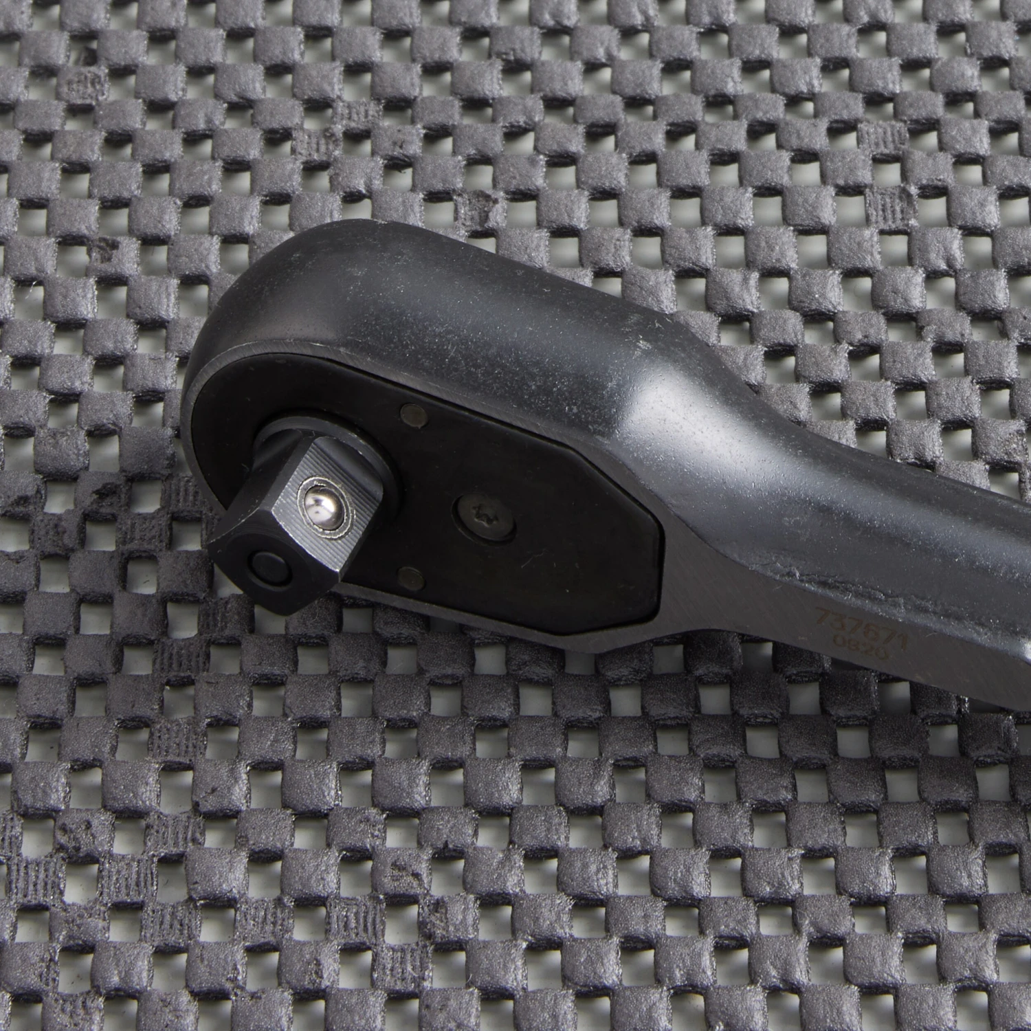 Kobalt Ratchets & Ratchet Sets Universal 90-Tooth 3/8-in Drive Quick-release Standard Ratchet 3 Kobalt Ratchets & Ratchet Sets Universal 90-Tooth 3/8-in Drive Quick-release Standard Ratchet - Image 3